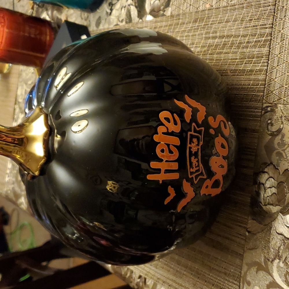 Black ceramic pumpkin